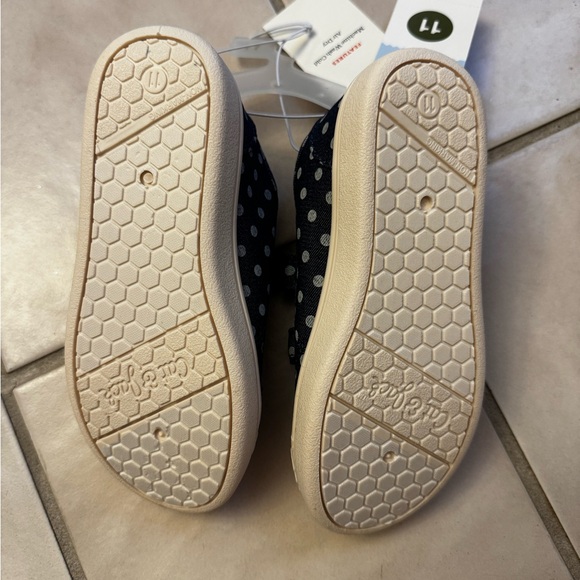 Girls Cat & Jack, Cute Canvas Denim Navy Polka Dot Shoes, size 11, NWT - Picture 4 of 4